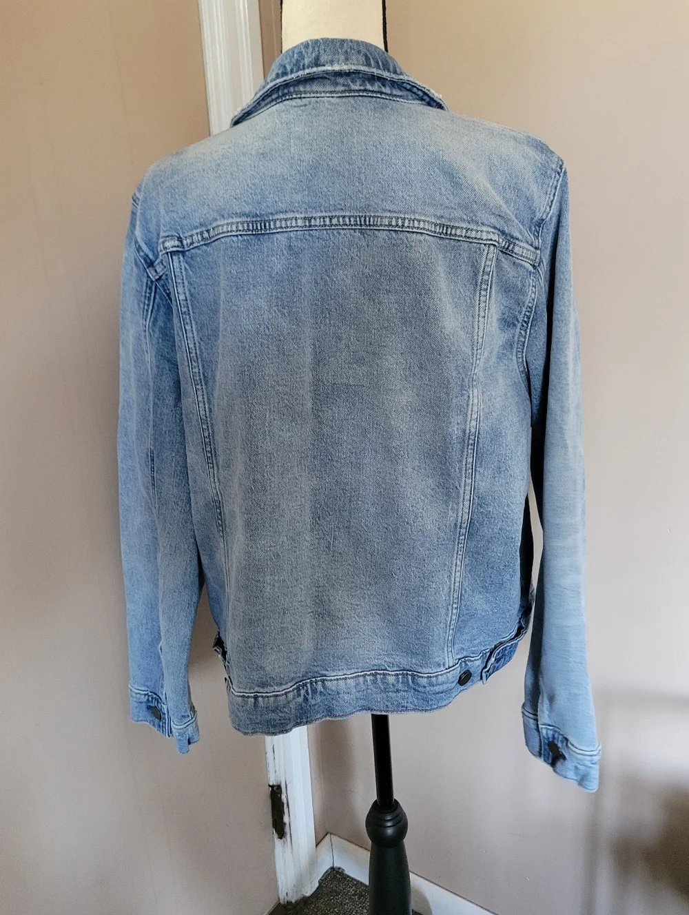 Light Wash Classic Denim Jacket - Picture 4 of 10
